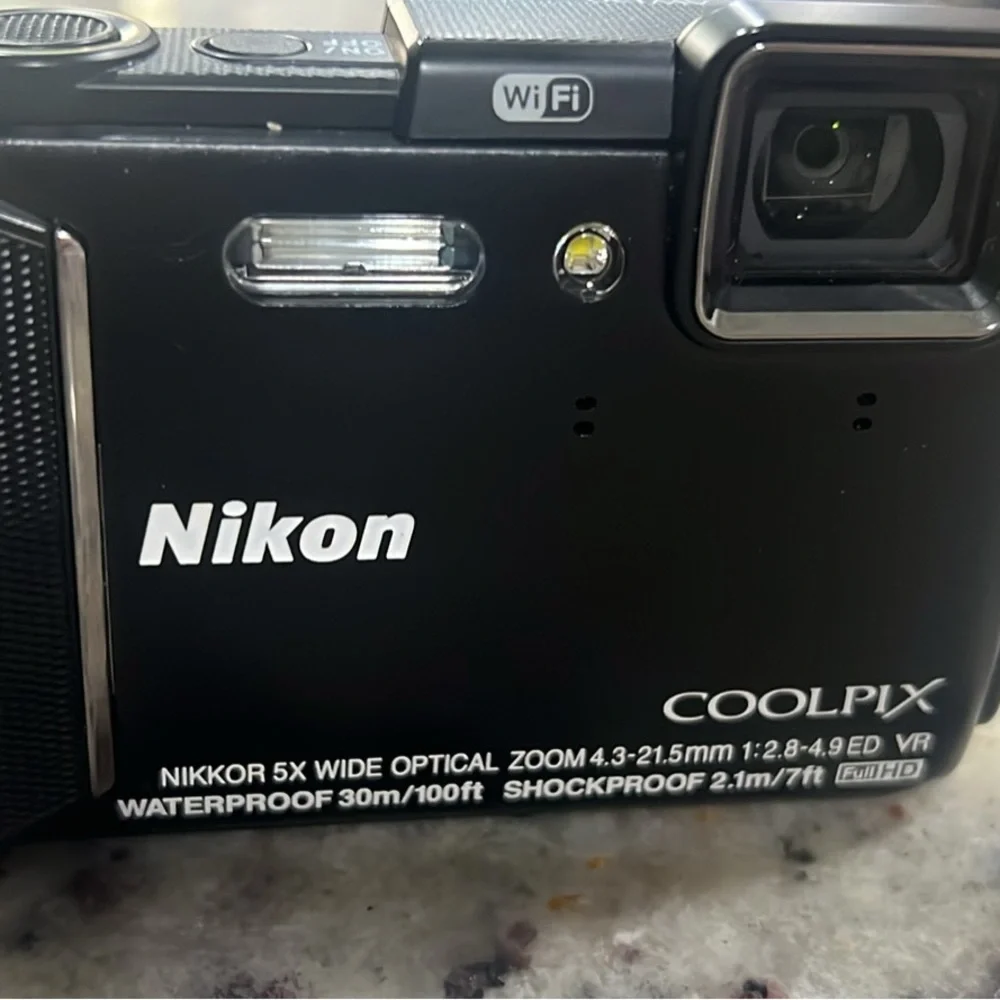 Nikon Coolpix 4K Compact Camera in Black - Picture 2 of 5